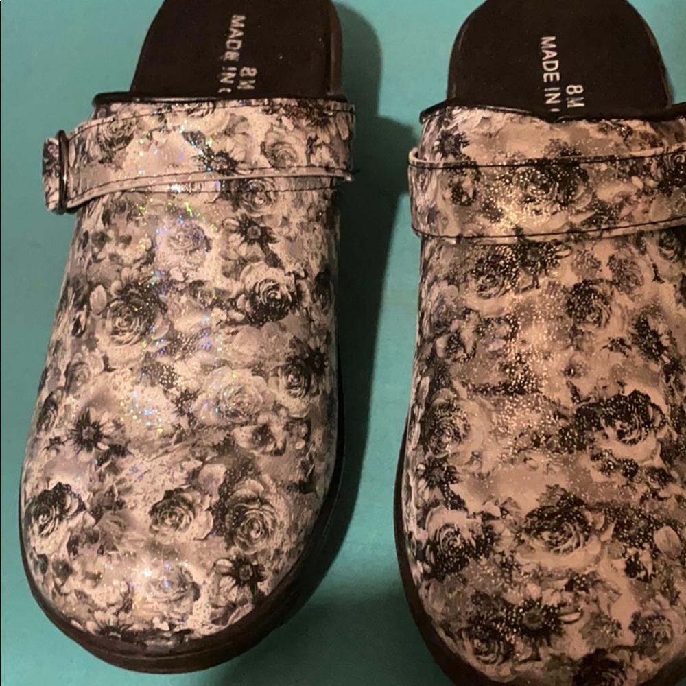 Crock shoes like new